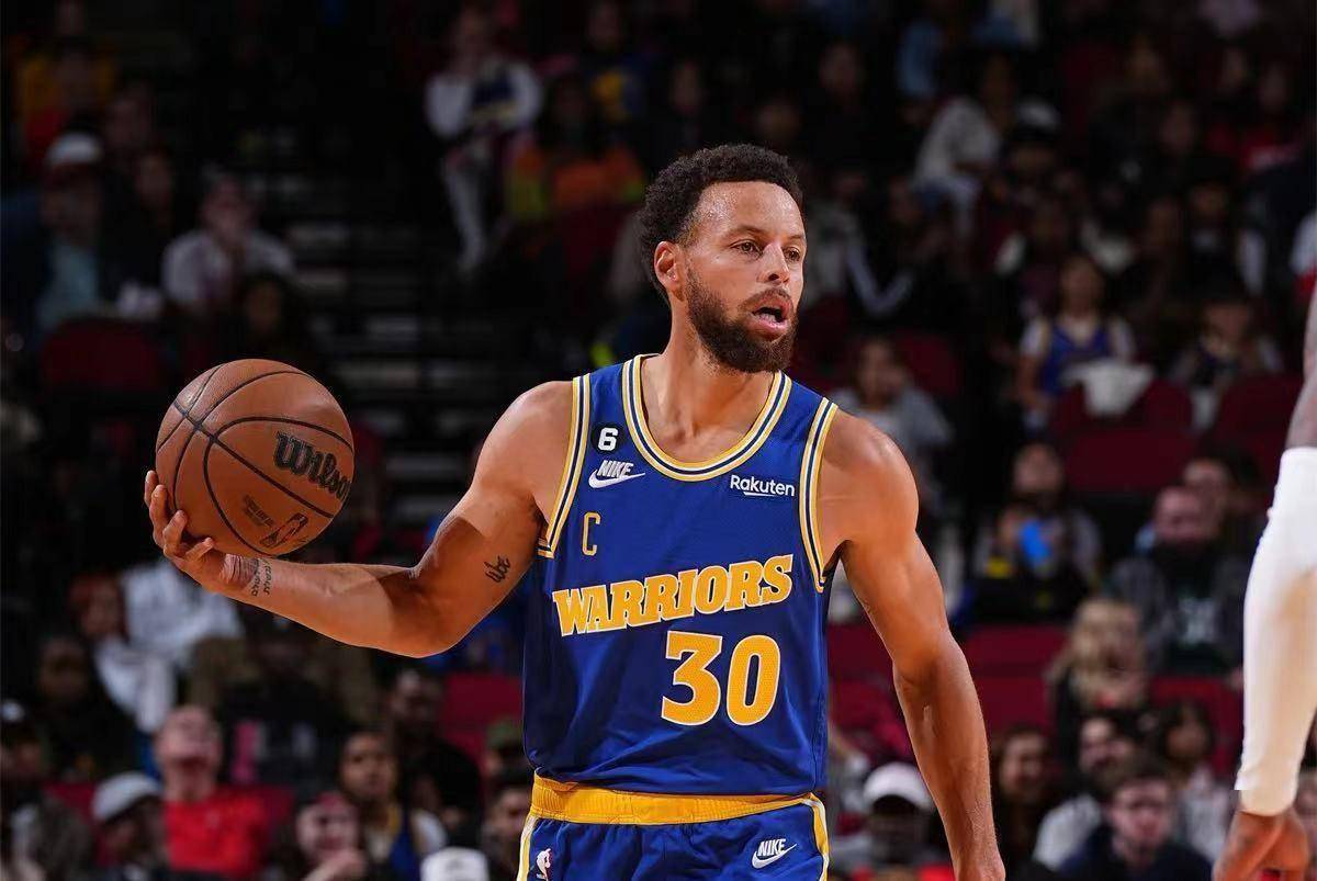 欧文复出首战，西蒙斯状态火爆，迎来胜利成为焦点！