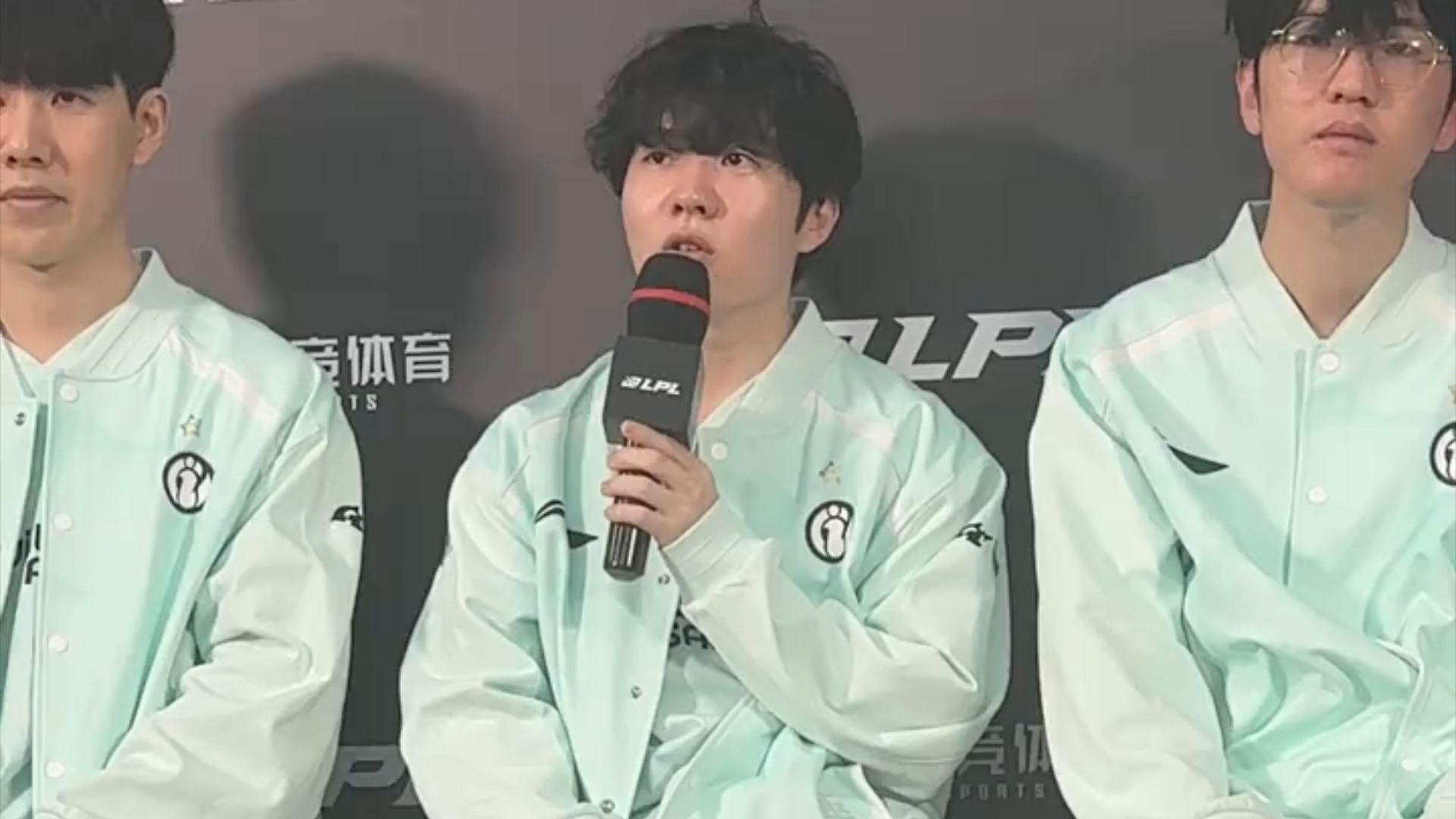 Rookie回归赛场，赛况扑朔迷离首场状态亮眼，德国队观众沸腾！